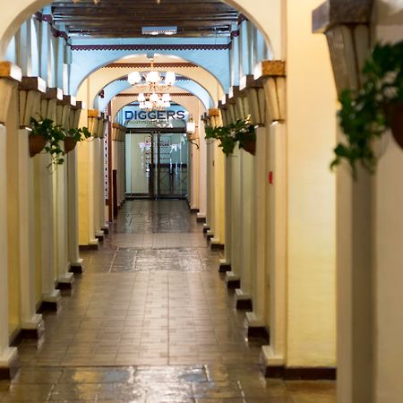 Delmon International Hotel Manama Ngoại thất bức ảnh